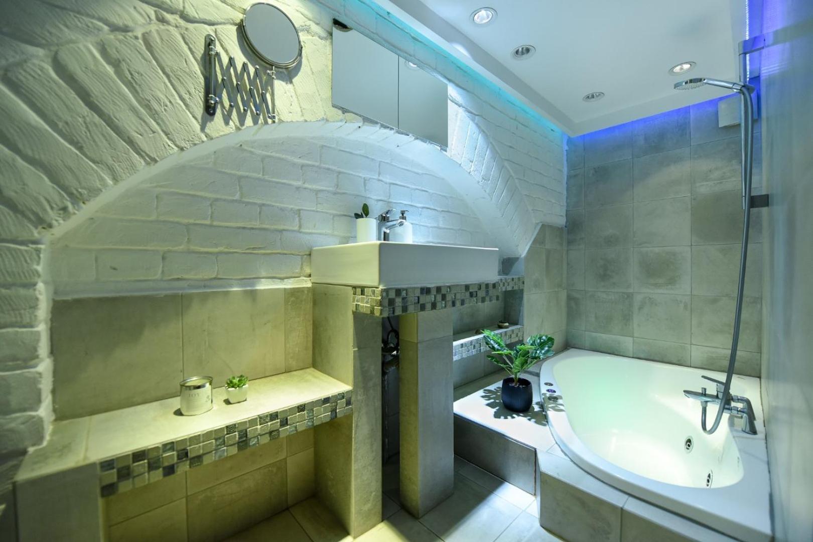 Central Comfort - Duplex-Style Studios On Regina Elisabeta บูคาเรสต์ ภายนอก รูปภาพ