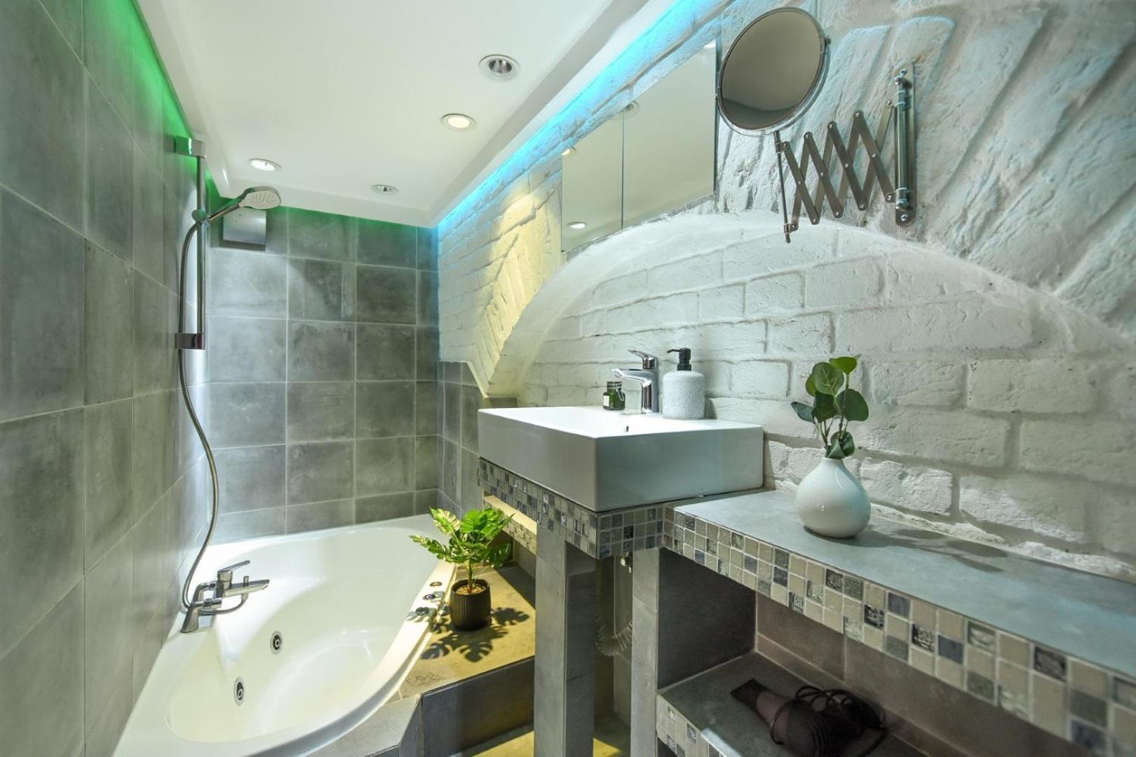 Central Comfort - Duplex-Style Studios On Regina Elisabeta บูคาเรสต์ ภายนอก รูปภาพ